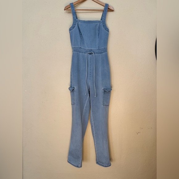 Tinseltown | Belted Sleevless Denim Jumpsuit light wash - Size M - Picture 1 of 3